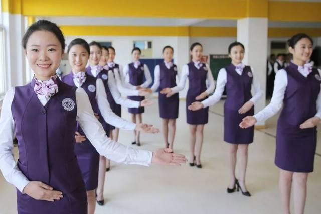 空乘服務(wù)手勢(shì)禮儀知識(shí) 提升企業(yè)管理與服務(wù)質(zhì)量的關(guān)鍵細(xì)節(jié)