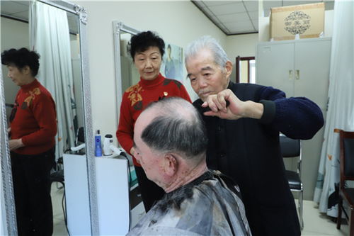 睦鄰理發(fā)站里的“永久牌”志愿服務
