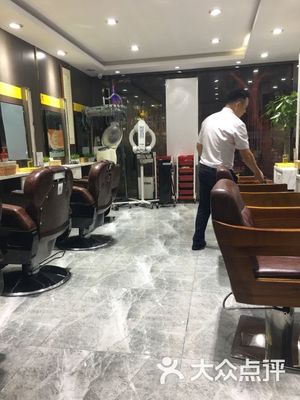 匯尚藝美容美發(苗圃路店) 專業美發服務，打造您的專屬魅力